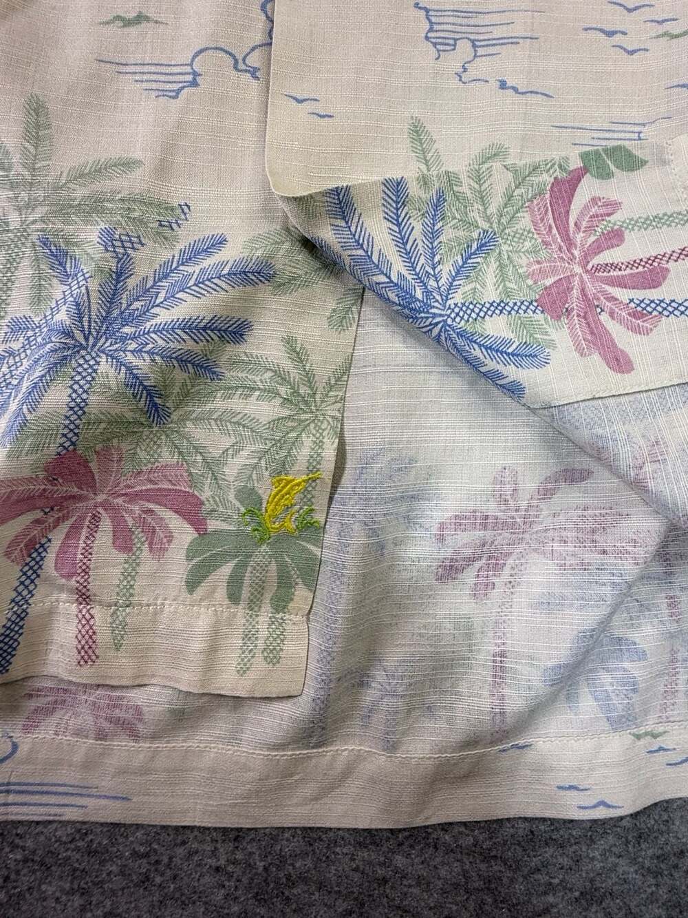 Tommy Bahama Island Modern Fit 100% Silk Palm Tree Print Short Sleeve Shirt - Picture 4 of 6